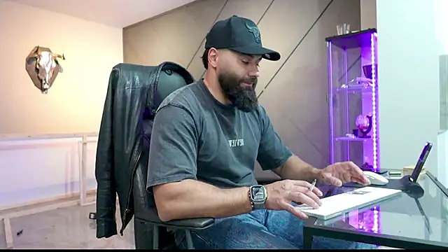 Snapshot of mattmasterss chatting on March 22, 2025, 8:15 pm mattmasterss online show from March 22, 2025, 8:15 pm