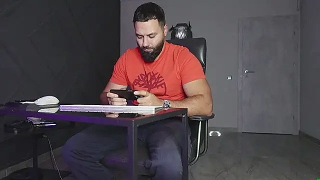 Snapshot of mattmasterss chatting on October 6, 2025, 9:15 pm mattmasterss online show from October 6, 2025, 9:15 pm