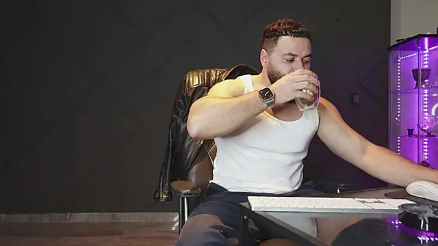 Snapshot of mattmasterss chatting on February 27, 2026, 8:19 pm mattmasterss online show from February 27, 2026, 8:19 pm