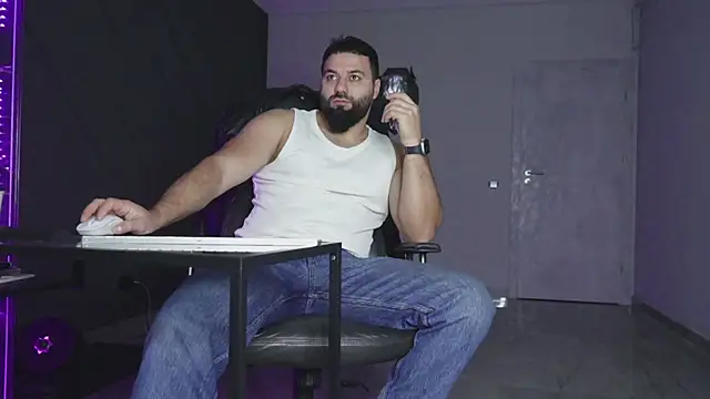 Snapshot of mattmasterss chatting on January 9, 2026, 4:52 am mattmasterss online show from January 9, 2026, 4:52 am