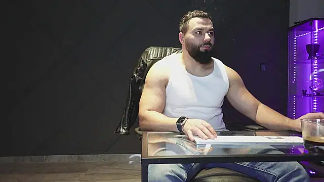 Snapshot of mattmasterss chatting on February 11, 2026, 10:20 pm mattmasterss online show from February 11, 2026, 10:20 pm