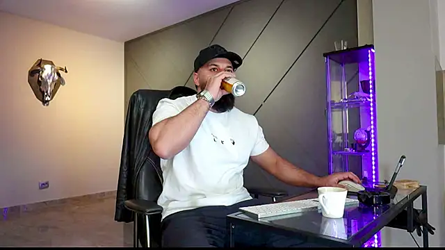 Snapshot of mattmasterss chatting on March 20, 2025, 3:58 pm mattmasterss online show from March 20, 2025, 3:58 pm