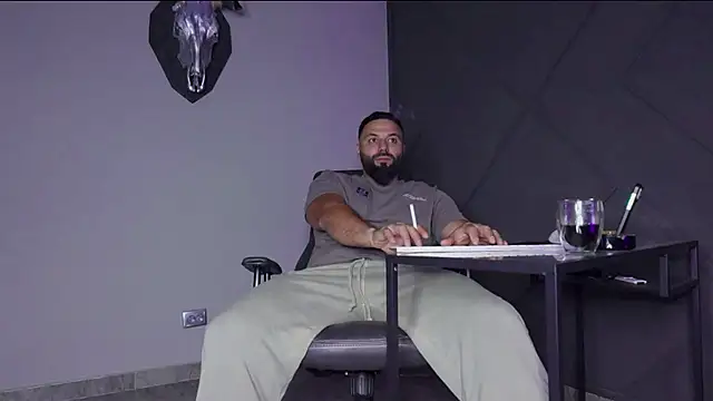 Snapshot of mattmasterss chatting on September 25, 2025, 9:43 pm mattmasterss online show from September 25, 2025, 9:43 pm