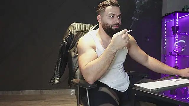 Snapshot of mattmasterss chatting on February 23, 2026, 8:42 pm mattmasterss online show from February 23, 2026, 8:42 pm