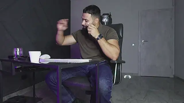 Snapshot of mattmasterss chatting on October 21, 2025, 7:13 pm mattmasterss online show from October 21, 2025, 7:13 pm