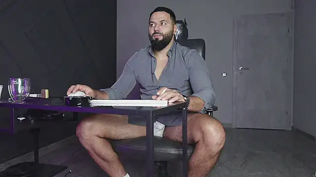 Snapshot of mattmasterss chatting on October 3, 2025, 7:48 pm mattmasterss online show from October 3, 2025, 7:48 pm