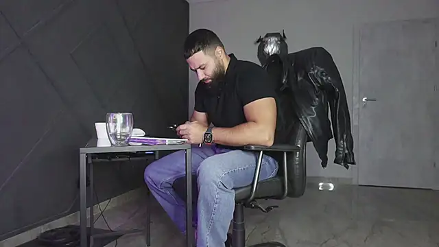 Snapshot of mattmasterss chatting on November 6, 2025, 3:32 am mattmasterss online show from November 6, 2025, 3:32 am