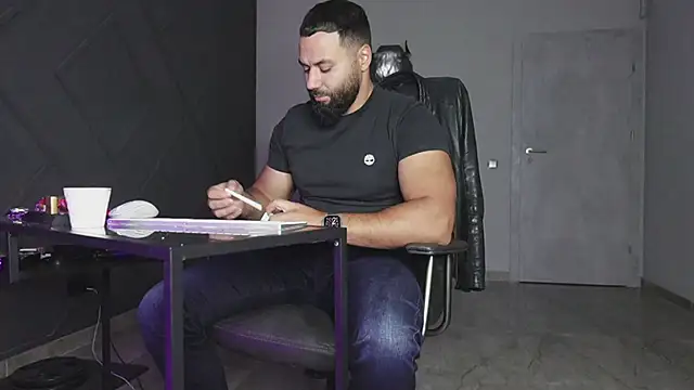 Snapshot of mattmasterss chatting on October 4, 2025, 5:36 pm mattmasterss online show from October 4, 2025, 5:36 pm