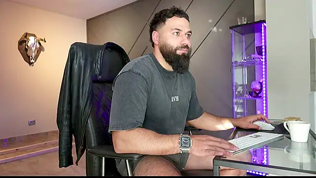 Snapshot of mattmasterss chatting on March 22, 2025, 1:41 pm mattmasterss online show from March 22, 2025, 1:41 pm