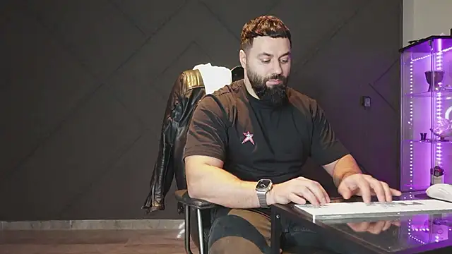 Snapshot of mattmasterss chatting on February 28, 2026, 8:08 pm mattmasterss online show from February 28, 2026, 8:08 pm