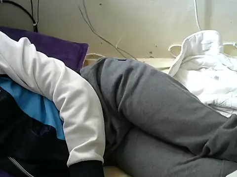 Ma-yolo001 online show from November 9, 2025, 9:46 am