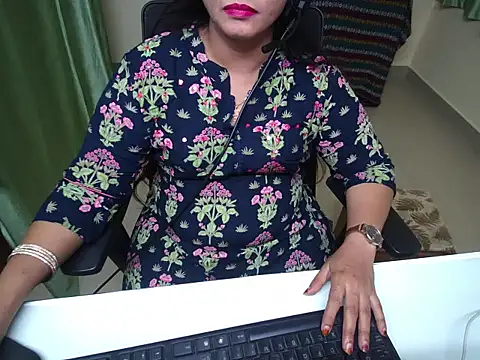 Snapshot of Arushisingh8888 chatting on November 3, 2025, 1:04 pm Arushisingh8888 online show from November 3, 2025, 1:04 pm