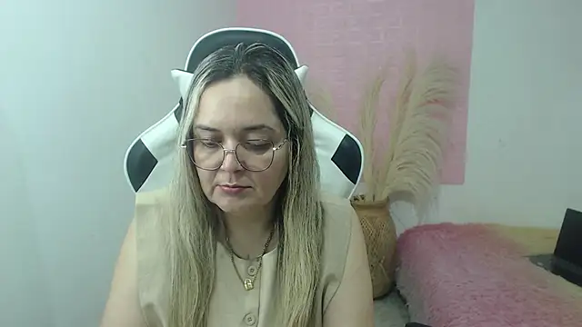 Snapshot of samy_vsn chatting on May 28, 2026, 4:57 pm samy vsn online show from May 28, 2026, 4:57 pm