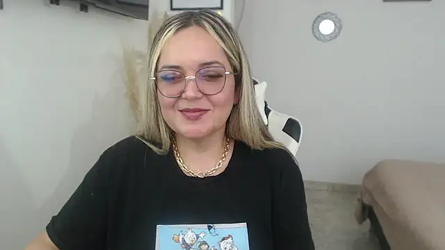Snapshot of samy_vsn chatting on April 18, 2026, 7:07 pm samy vsn online show from April 18, 2026, 7:07 pm