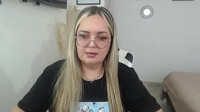 Snapshot of samy_vsn chatting on April 18, 2026, 6:32 pm samy vsn online show from April 18, 2026, 6:32 pm