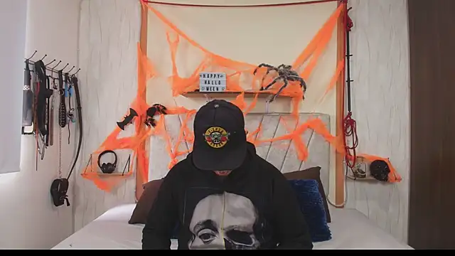 Liana Asaff online show from October 13, 2025, 6:09 pm