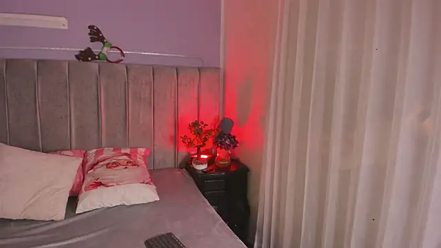 Snapshot of EvaaStevens chatting on December 16, 2025, 8:02 pm EvaaStevens online show from December 16, 2025, 8:02 pm