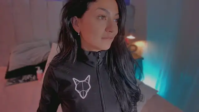 EvaaStevens online show from April 16, 2026, 8:20 pm