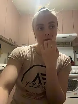 Snapshot of AlisaKissss chatting on November 10, 2025, 6:13 pm AlisaKissss online show from November 10, 2025, 6:13 pm