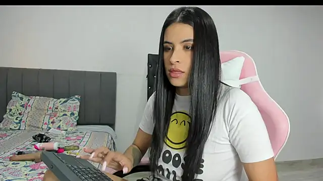 Snapshot of _elektrah chatting on February 20, 2025, 10:59 pm  elektrah online show from February 20, 2025, 10:59 pm