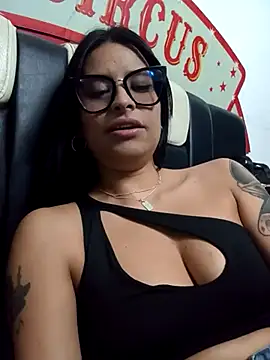 Snapshot of _elektrah chatting on October 28, 2025, 11:14 pm  elektrah online show from October 28, 2025, 11:14 pm