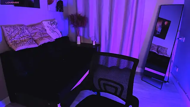 Snapshot of Lily_xBabe chatting on April 12, 2026, 11:46 am Lily xBabe online show from April 12, 2026, 11:46 am