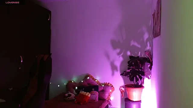 Snapshot of Kind_Scarlett chatting on May 28, 2026, 10:48 pm Kind Scarlett online show from May 28, 2026, 10:48 pm