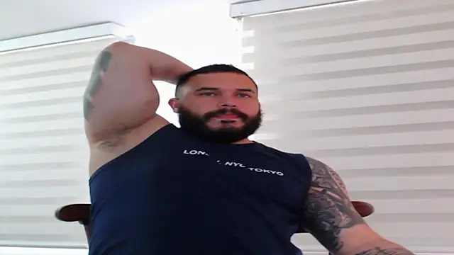 alexandergranda71 online show from February 8, 2025, 4:04 pm