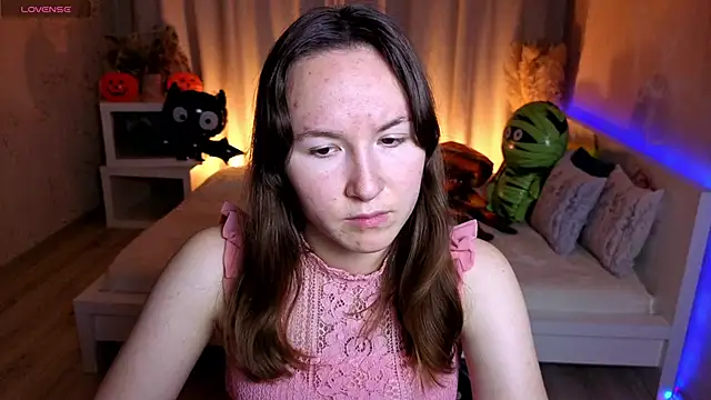 Little doll meow online show from November 4, 2025, 3:21 am