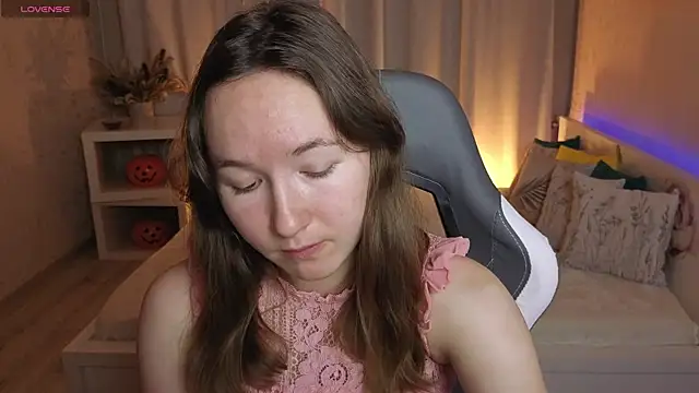 Little doll meow online show from November 12, 2025, 2:59 am