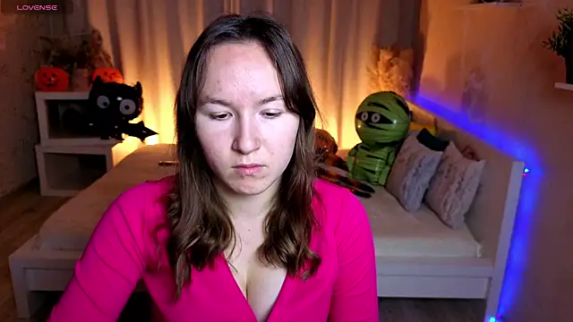 Little doll meow online show from October 31, 2025, 2:52 am