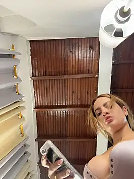 Snapshot of emiss_ chatting on March 24, 2026, 3:45 pm emiss online show from March 24, 2026, 3:45 pm