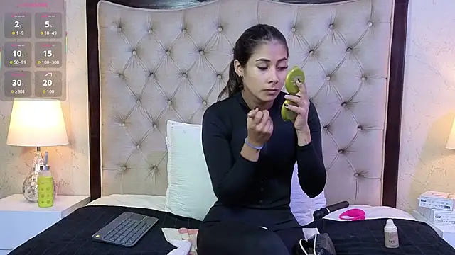 Snapshot of MontVta chatting on November 12, 2025, 12:09 pm MontVta online show from November 12, 2025, 12:09 pm