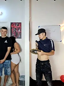 Snapshot of royalgirls_x chatting on February 28, 2026, 1:16 am royalgirls x online show from February 28, 2026, 1:16 am