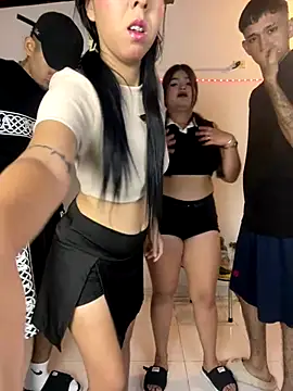 Snapshot of royalgirls_x chatting on November 29, 2025, 2:12 am royalgirls x online show from November 29, 2025, 2:12 am