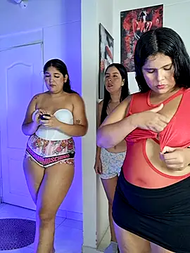 Snapshot of royalgirls_x chatting on February 11, 2026, 10:09 pm royalgirls x online show from February 11, 2026, 10:09 pm