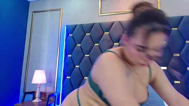 Snapshot of ThaniaJones chatting on November 28, 2025, 12:05 pm ThaniaJones online show from November 28, 2025, 12:05 pm