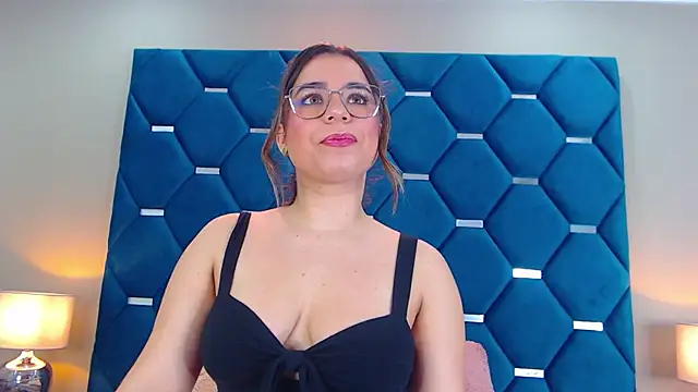 Snapshot of ThaniaJones chatting on September 27, 2025, 12:11 pm ThaniaJones online show from September 27, 2025, 12:11 pm