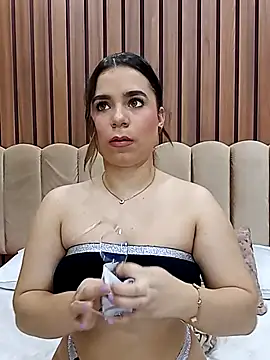 Snapshot of ThaniaJones chatting on September 10, 2025, 12:04 pm ThaniaJones online show from September 10, 2025, 12:04 pm