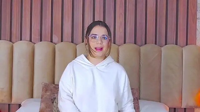 Snapshot of ThaniaJones chatting on September 17, 2025, 12:07 pm ThaniaJones online show from September 17, 2025, 12:07 pm