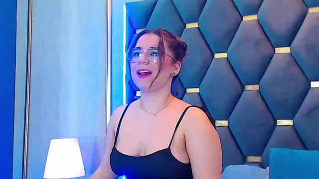 Snapshot of ThaniaJones chatting on November 10, 2025, 12:10 pm ThaniaJones online show from November 10, 2025, 12:10 pm