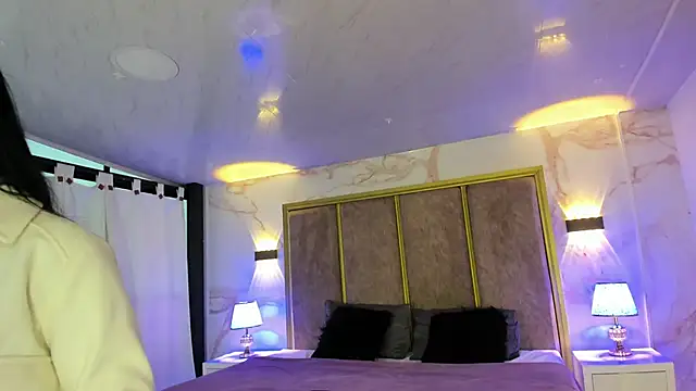 PaulinaDuarte online show from December 3, 2025, 11:09 am