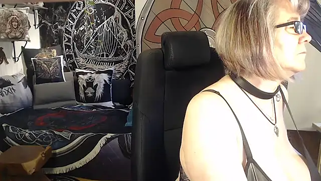 TittenMichelle online show from May 13, 2026, 7:04 am