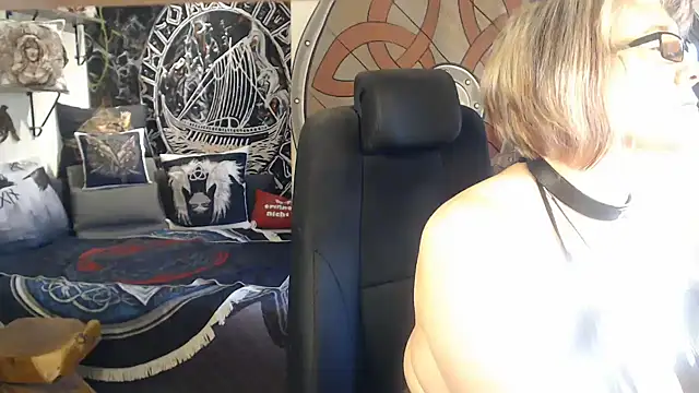 TittenMichelle online show from December 18, 2025, 9:36 am