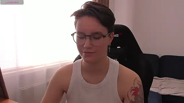 JessieFlower online show from April 2, 2026, 7:48 am