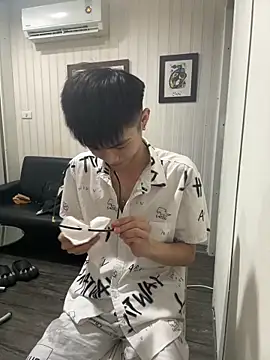 mumuowl online show from September 18, 2025, 6:11 pm