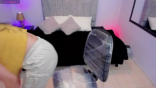 Snapshot of Lana_stone_ chatting on March 9, 2025, 3:22 am Lana stone online show from March 9, 2025, 3:22 am