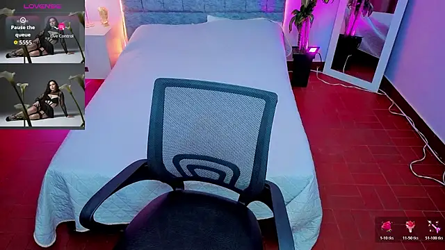 Lana stone  online show from March 10, 2026, 3:32 am