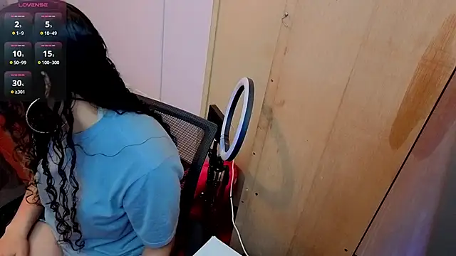 Lana stone  online show from April 12, 2026, 3:43 am