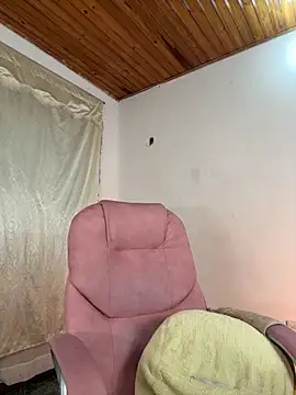 Snapshot of paula_brunette chatting on November 19, 2025, 4:01 am paula brunette online show from November 19, 2025, 4:01 am